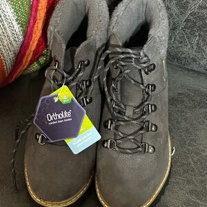 Women's Gray Sonoma -Up Hiking Ankle Boots. NWT
